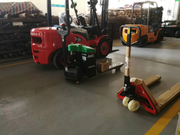 怎么操作叉車才安全？這些危險要規(guī)避！