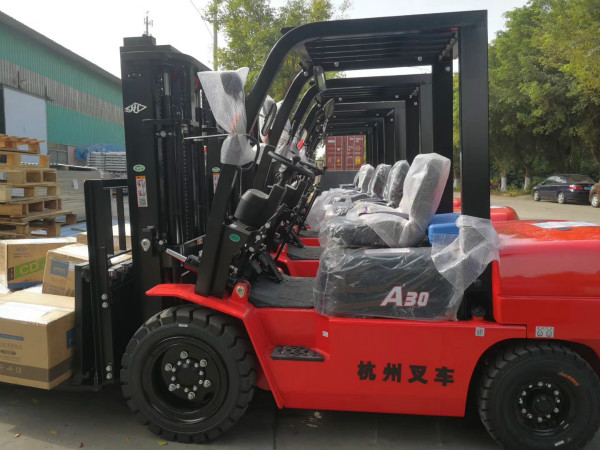 叉車轉(zhuǎn)向沉重？叫你這些方法排除！